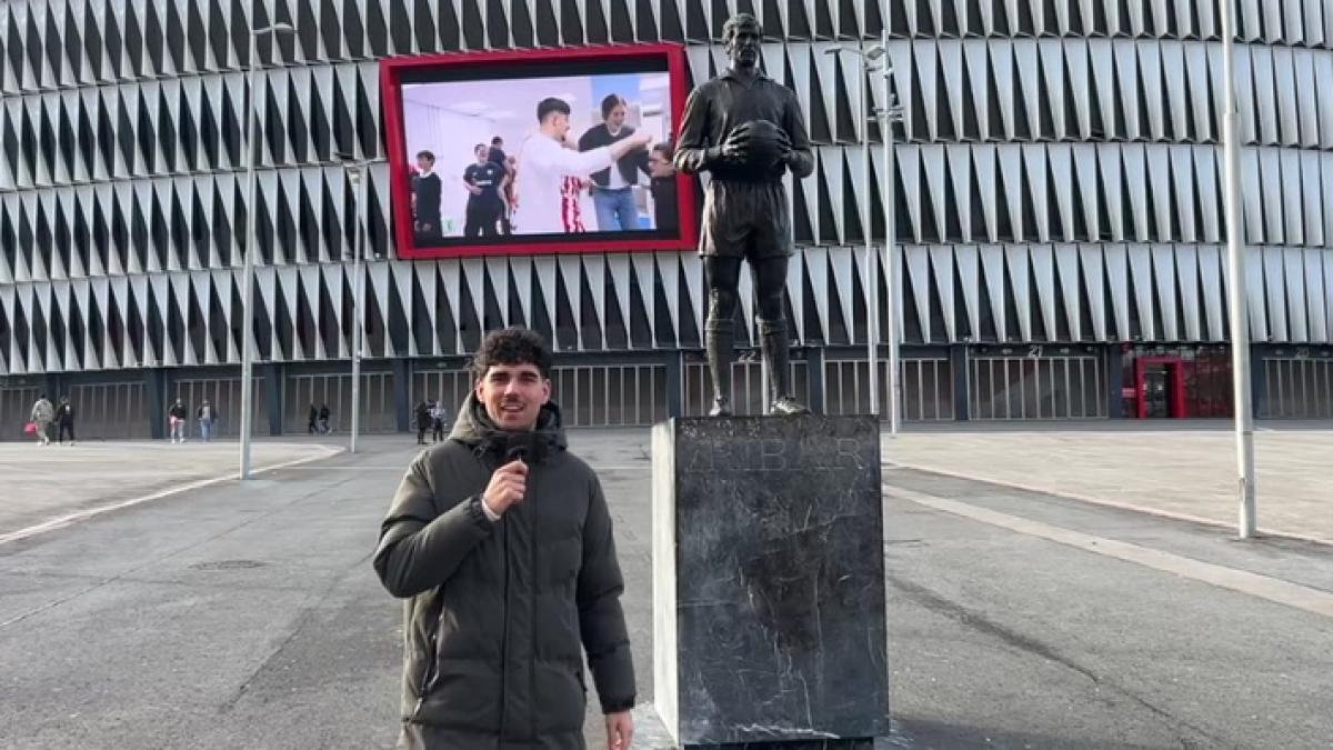 Fiesta en las calles de Bilbao antes del derbi entre Athletic y Real Sociedad