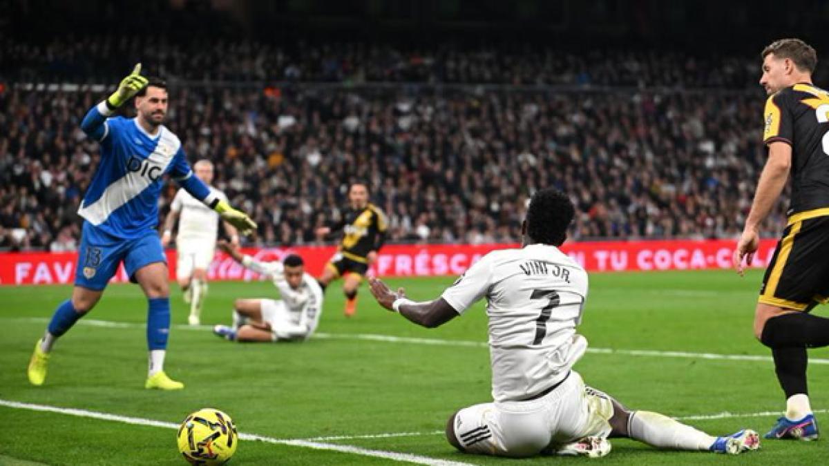 El Barça mantiene un punto de ventaja y volverá a jugar antes que el Madrid en la próxima jornada