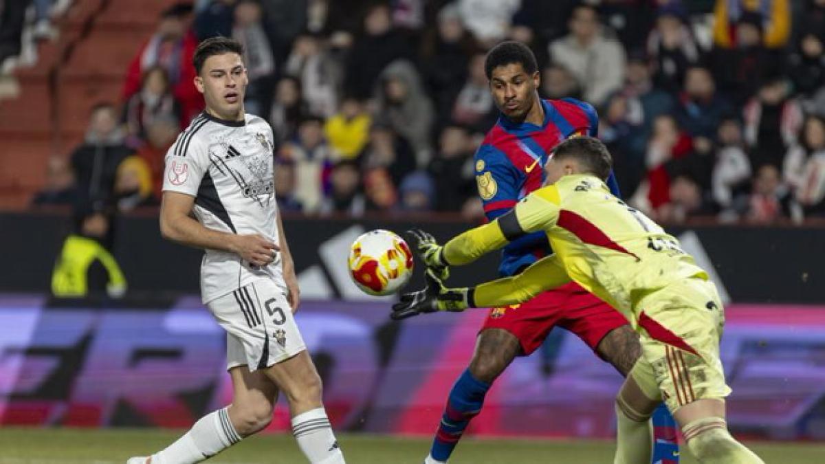 Rashford hace caso a Flick: suma y sigue a su manera