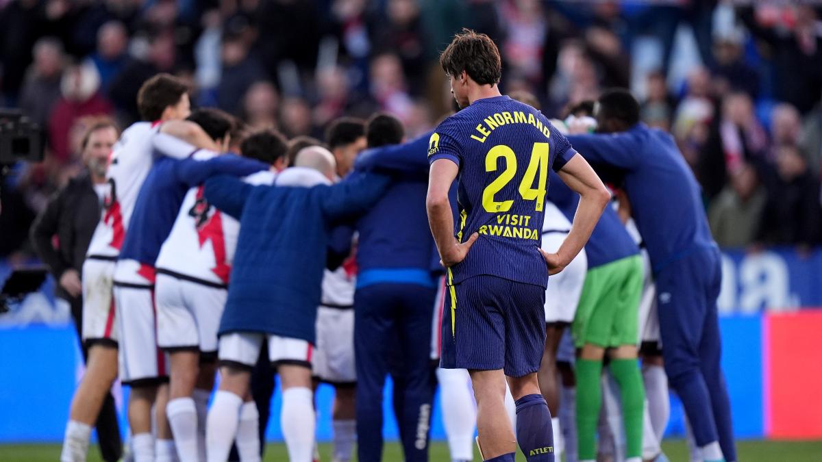 El Atlético sepulta sus opciones, con otra catástrofe a domicilio, y se centra en Champions