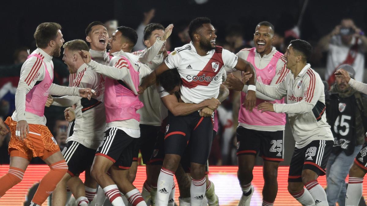 River vence a Boca sobre la hora y se arma un caos total: resultado, resumen y goles del Superclásico Argentino